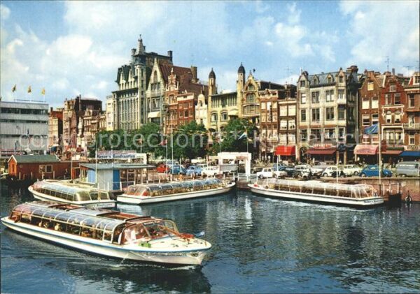 Amsterdam Niederlande Damrak Ausflugsschiffe