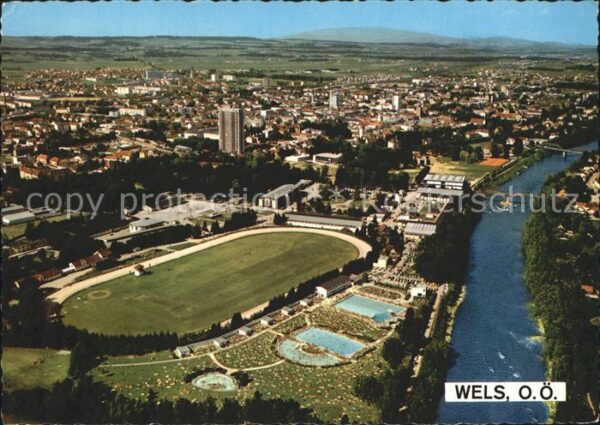 Wels Oberoesterreich Fliegeraufnahme mit Sportplatz und Frei