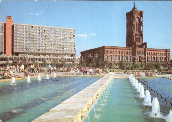 Berlin Rathaus Wasserspiele Hauptstadt der DDR