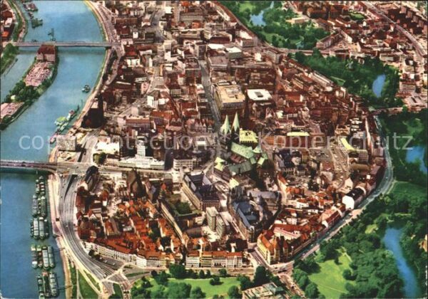 Bremen Fliegeraufnahme City mit Dom und Weser