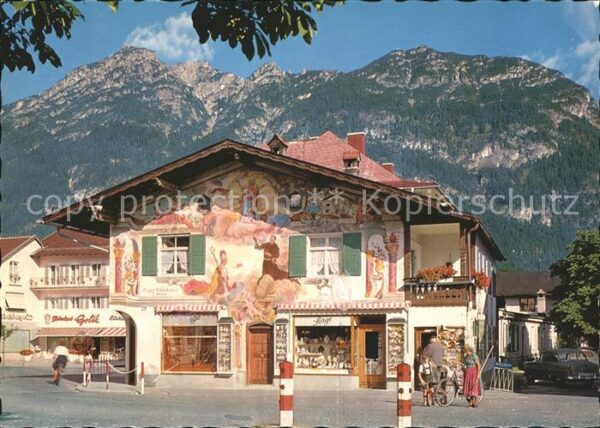 Garmisch-Partenkirchen altes bemaltes Haus mit Kramr