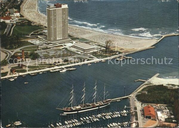 Travemuende Ostseebad Fliegeraufnahme Strand und Hafen
