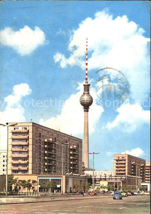 Berlin Karl-Marx-Alle mit Fersehturm