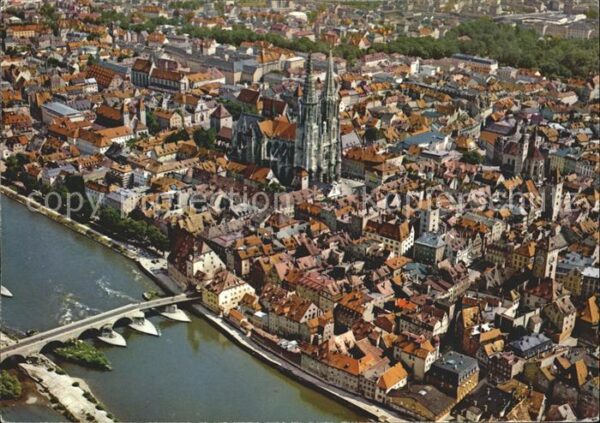 Regensburg Fliegeraufnahme mit Münster und Brücken