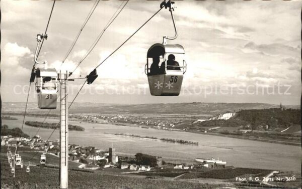 Ruedesheim Rhein Blick von der Seilbahn zur Rochuskapell