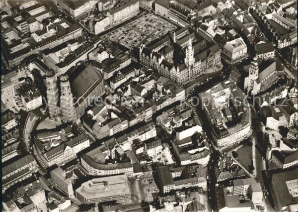 Muenchen Fliegeraufnahme Altstadt