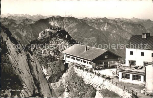 Wendelsteinhaus mit Tegernseer Alpen bis Zugspitze