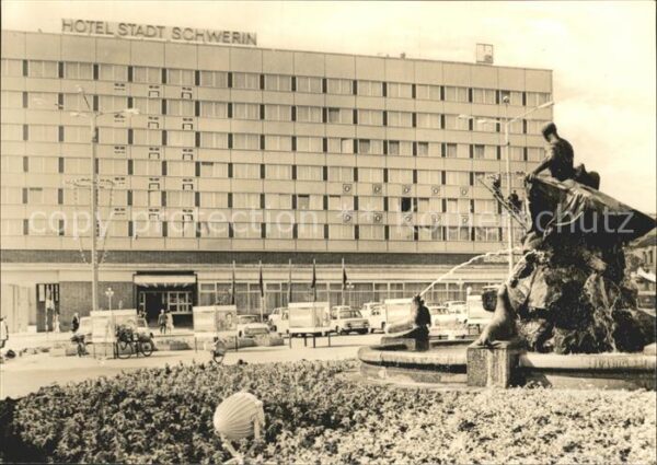 Schwerin Mecklenburg Hotel Stadt Schwerin Brunnen