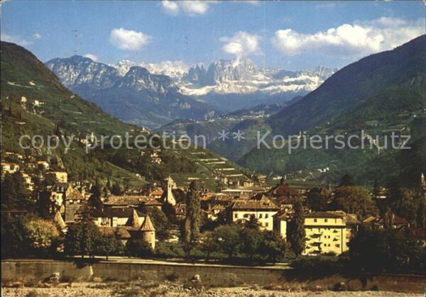 Bolzano Altstadt gegen den Rosengarten Dolomite
