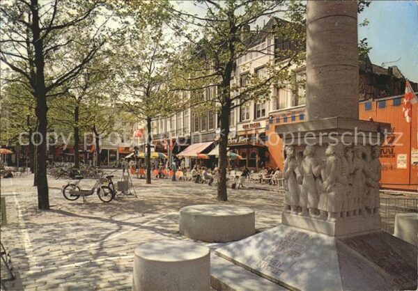 Breda Noord-Brabant Grote markt met sokkel van het bevrijdi