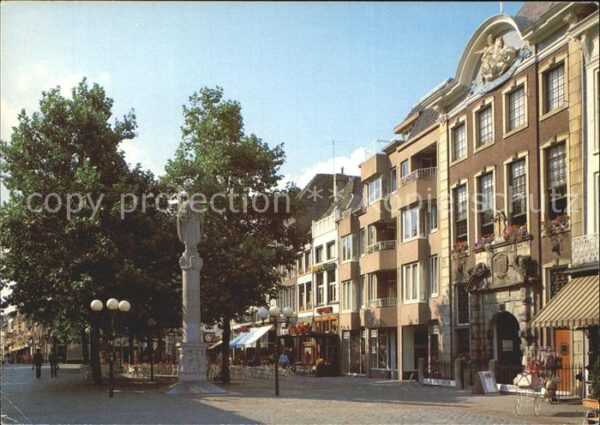 Breda Noord-Brabant Grote markt met het bevrijdingsmonument