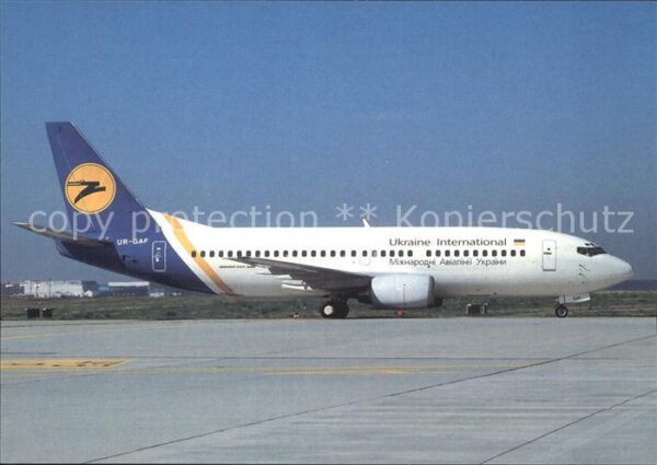 Flugzeuge Zivil Ukraine International Boeing 737-35B UR