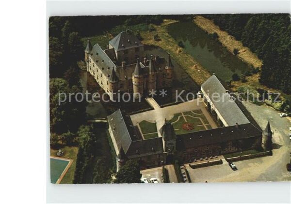 Spontin Chateau feodal Vue aerienne