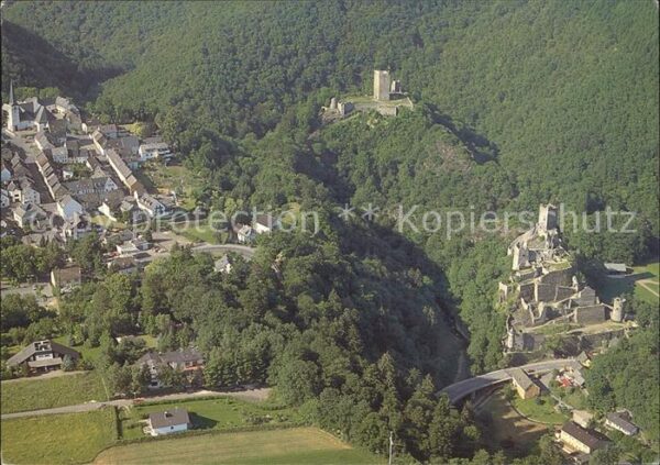 Manderscheid Eifel Fliegeraufnahme mit Ober- und Niederbur