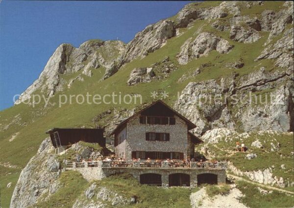 Graen Tirol Pfrontner Hütte mit Aggenstein Allgäuer