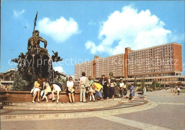 Berlin Neptunbrunnen Hauptstadt der DDR