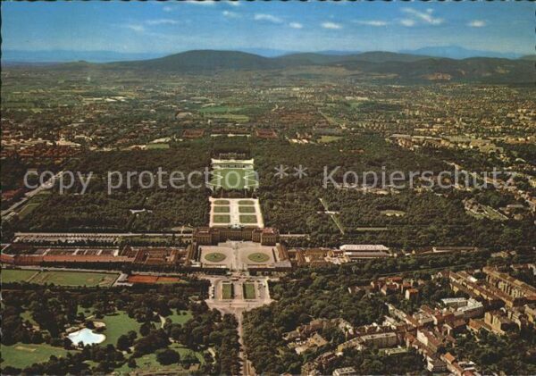 Wien Schloss Schönbrunn Fliegeraufnahme