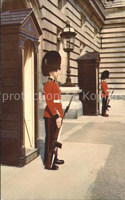 Leibgarde Wache Irish Guards Sentry Duty Buckingham Pal