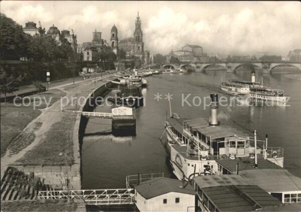 Dampfer Seitenrad Dresden Schiffsanlegestelle