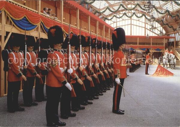Leibgarde Wache Royal Salute Present Arms Coldstream Gu