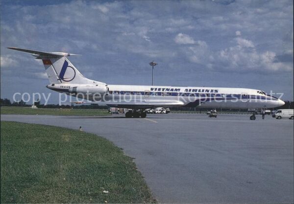 Flugzeuge Zivil Vietnam Airlines Tupolev 134 Singapore