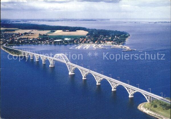 Kalvehave Fliegeraufnahme mit Hafen und Brücke