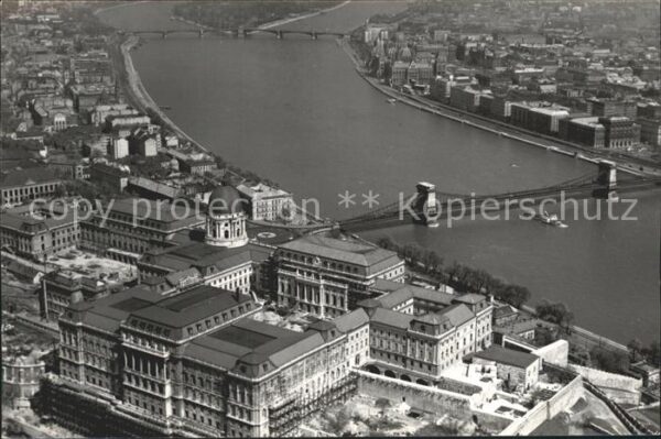Budapest Fliegeraufnahme Burg und Donau-Brücken