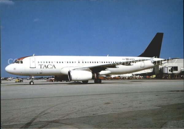 Flugzeuge Zivil TACA Airbus A-320 N451TA
