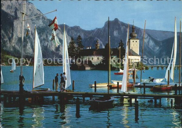 Gmunden Salzkammergut Schloss Ort mit Schlafender Griechin