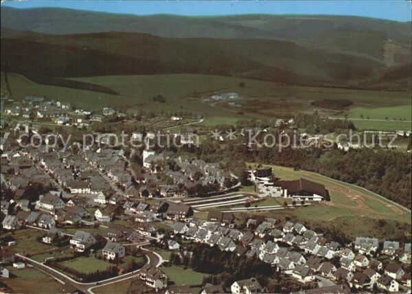 Winterberg Hochsauerland Fliegeraufnahme mit Eissporthalle und K
