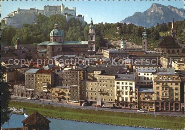 Salzburg Oesterreich Altstadt mit Untersberg