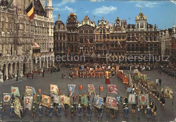 Bruxelles Bruessel Marktplatz Ommegang Gruppe Fahne Corpor