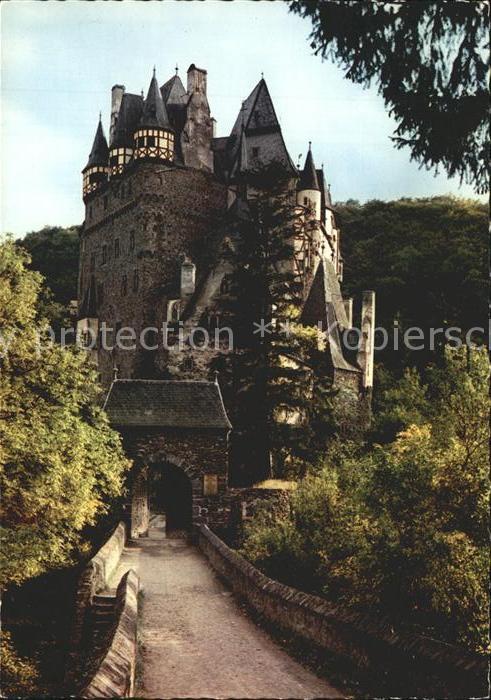 Burg Eltz Einfahrt