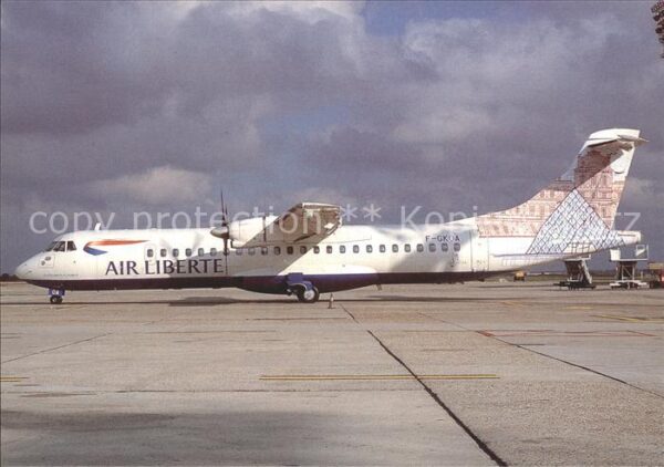 Flugzeuge Zivil Airlinair Air Liberte colours Pyramide