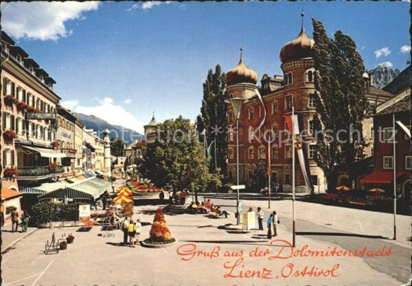Lienz Tirol Fussgängerzone mit Liebburg Dolomitenst