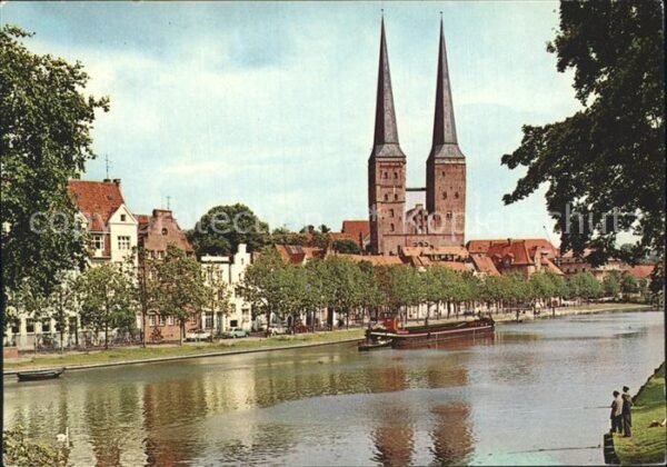 Luebeck Partie an der Obertrave mit Dom Frachtk