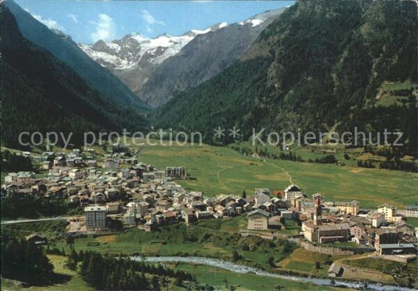 Cogne  Sullo sfondo la Valnontey ed il Gran Pa