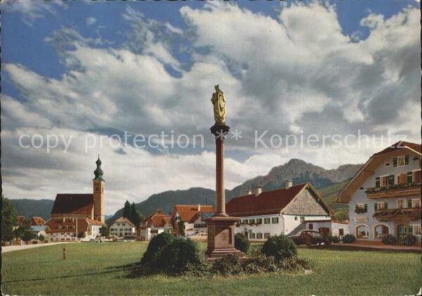 Anger Chiemgau Dorfplatz Hochstaufen