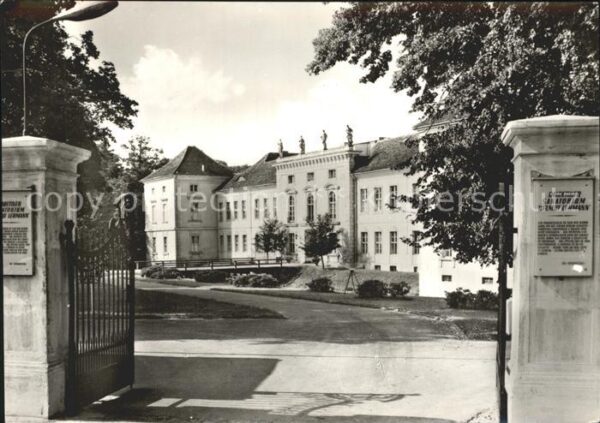 Rheinsberg Eingang zum Schloss Sanatorium Helmut L