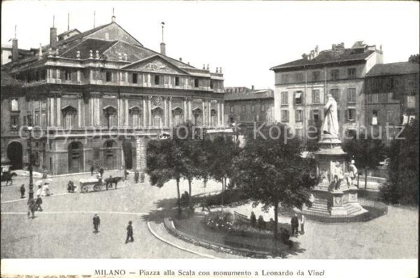 Milano Piazza alla Scala Monumento a Leonardo