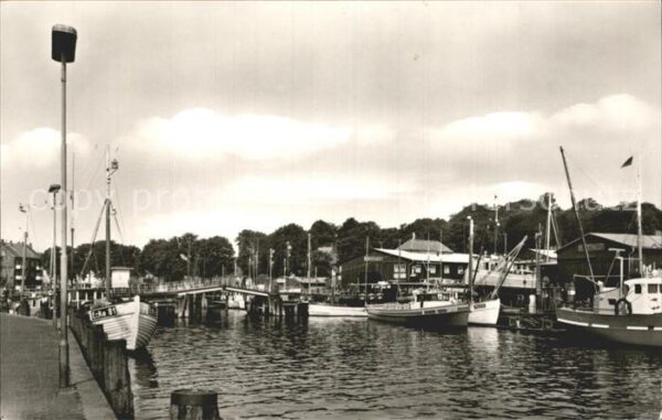 Eckernfoerde Hafen mit Holzbrücke