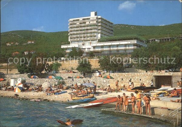 Crikvenica Kroatien Badeszene am Strand
