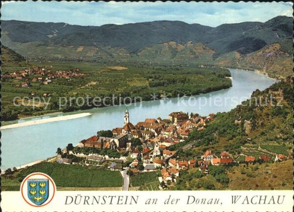 Duernstein Wachau Fliegeraufnahme mit Donau