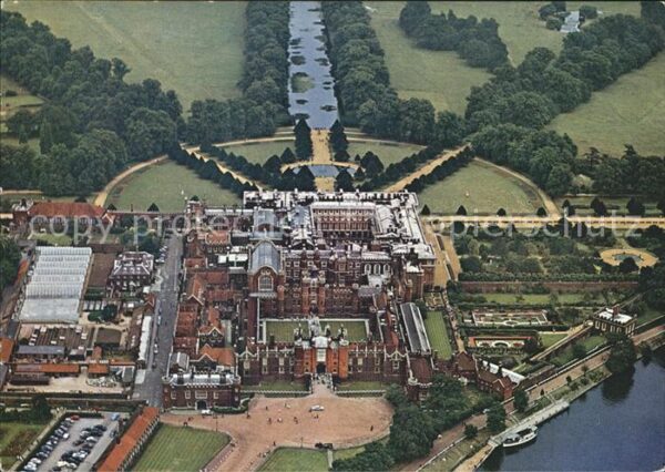 Middlesex Hampton Court Palace