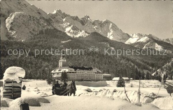 Elmau Schloß mit Dreitorspitze