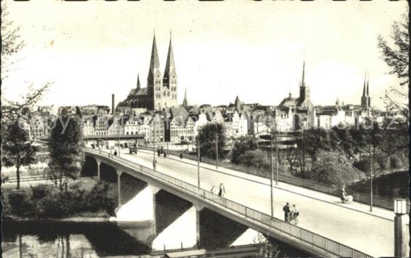 Luebeck mit Marienbrücke