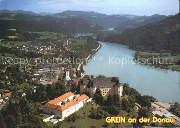 Grein Donau Oberoesterreich Fliegeraufnahme Schloß-Geinburg mit Don