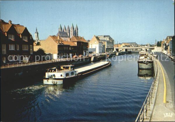 Tournai Hainaut L_Escaut et la Cathedrale