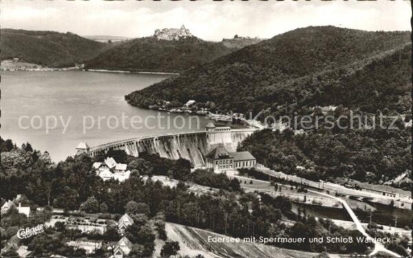 Edersee mit Sperrmauer und Schloss Waldeck Flie