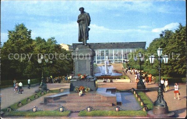 Moscow Moskva Puschkin Denkmal Springbrunnen